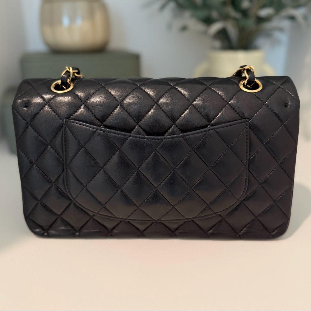 *AUTHENTIC* CHANEL medium classic flap - image 3